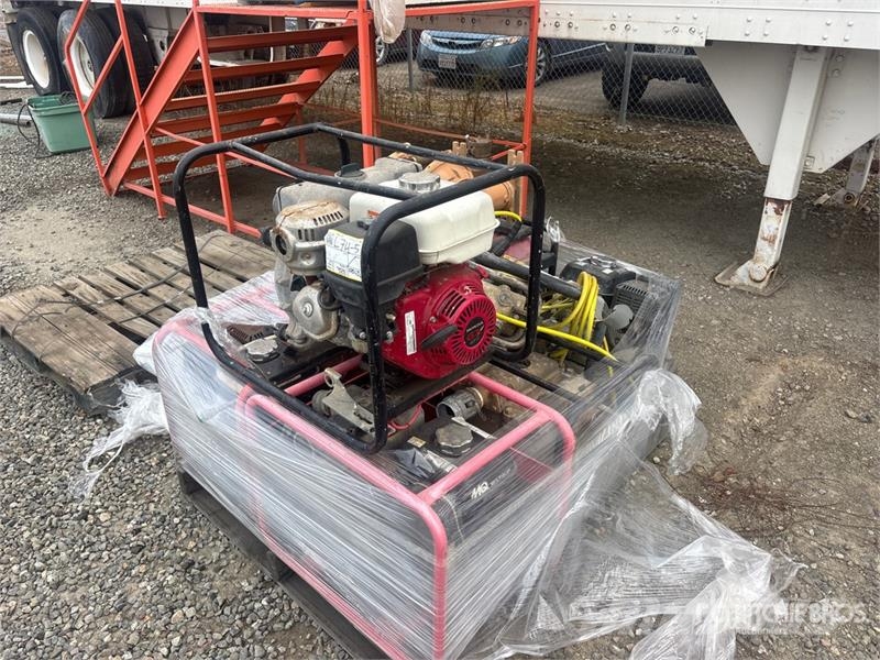  Quantity of (4) MQ Pressure washer, Honda EB5000x  مضخات المياه