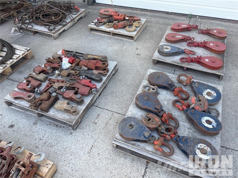 Quantity of (4) Pallets of Rigging Peças e equipamentos para guindastes
