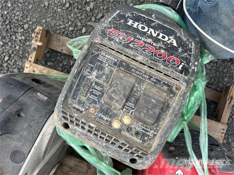 Quantity of (4) Portable Generator Set Ostali generatori
