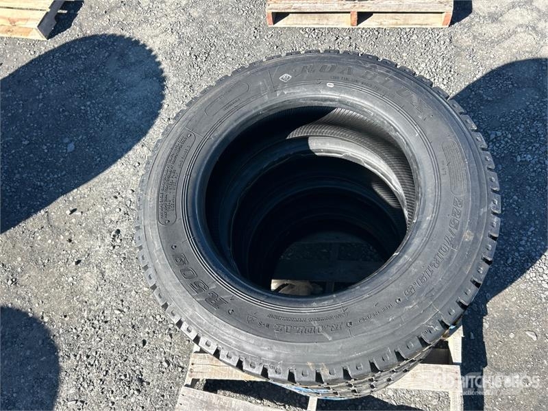  Quantity of (4) Roadlux 225/70R19.5 Tires (Unused) الإطارات والعجلات والحافات