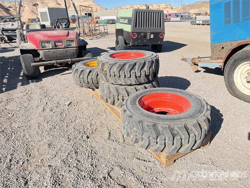 Quantity of (4) Tires Ruedas
