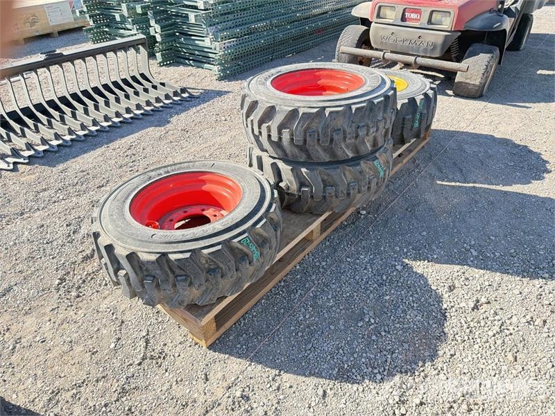Quantity of (4) Tires Ruedas