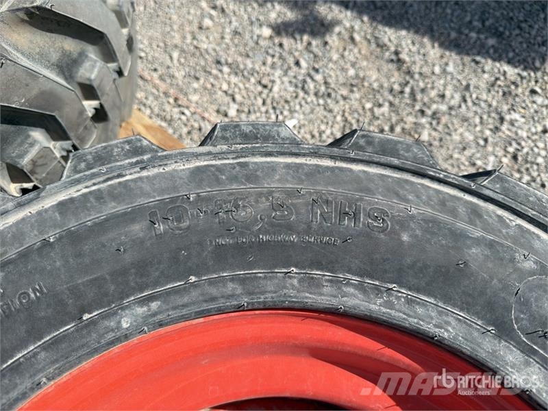 Quantity of (4) Tires Ruedas