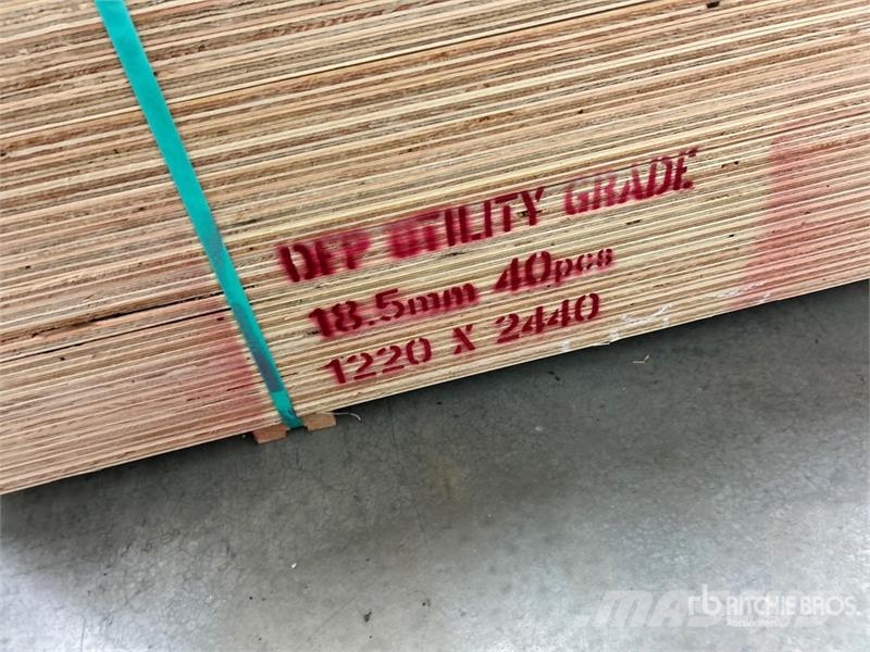  Quantity of (40) 3/4" 4x8 CSP/DFP No Stamp Plywood Andre komponenter