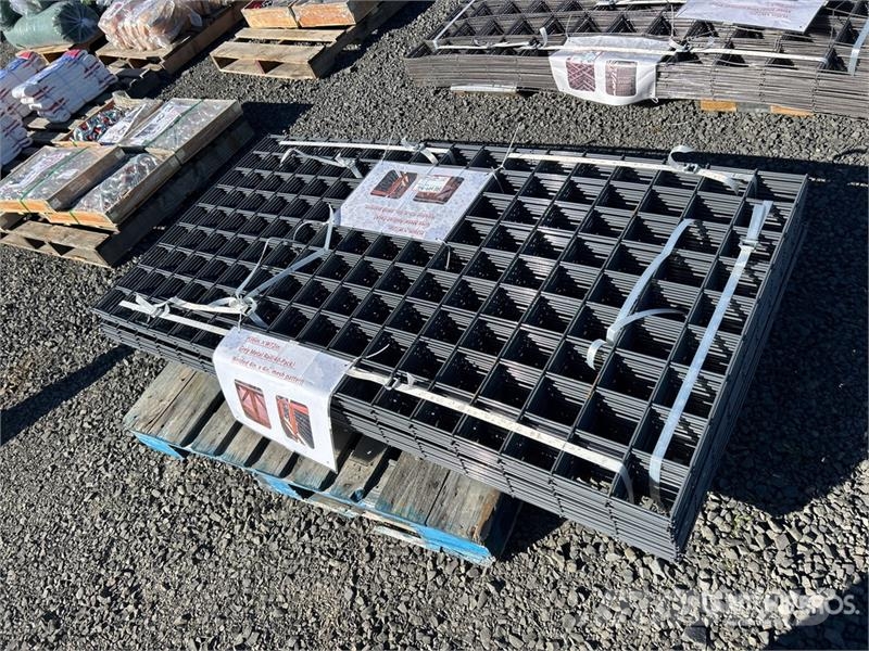 Quantity of (40) 36 in x 72 in Grey Metal Rail Pan Verricelli, paranchi e sollevatori per materiali