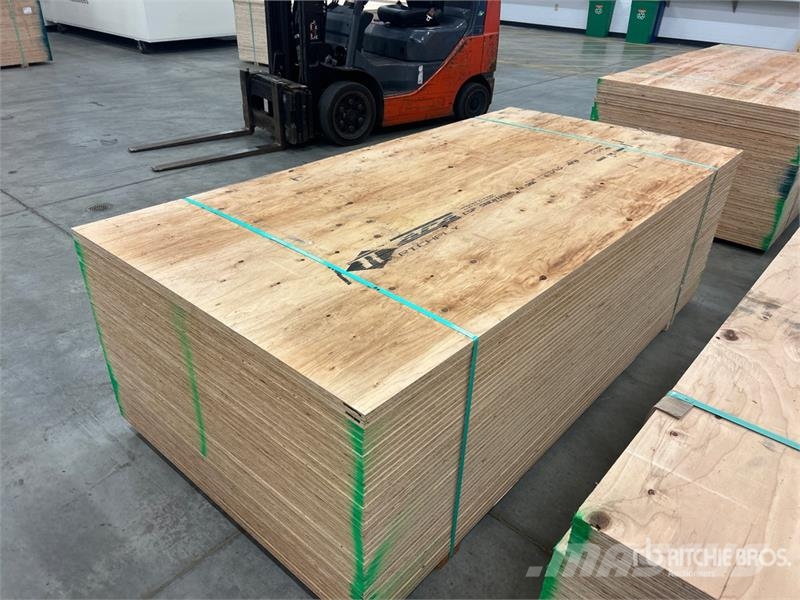 Quantity of (40) 4 ft x 8 ft (18.5 mm Thick) 3/4" Andre komponenter