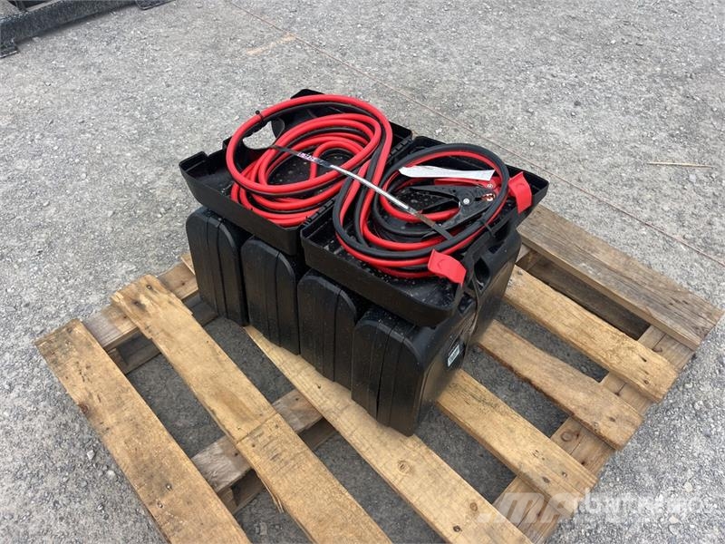 Quantity of (5) 25 ft 800 amp Booster Cables (Unus Drugi deli