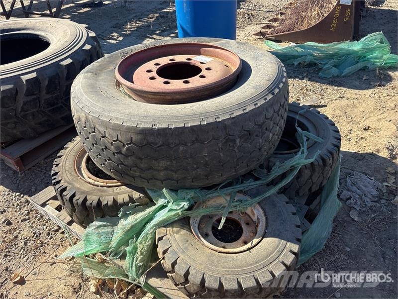 Quantity of (5) 385/65R22.5 Tires 타이어, 휠 및 림