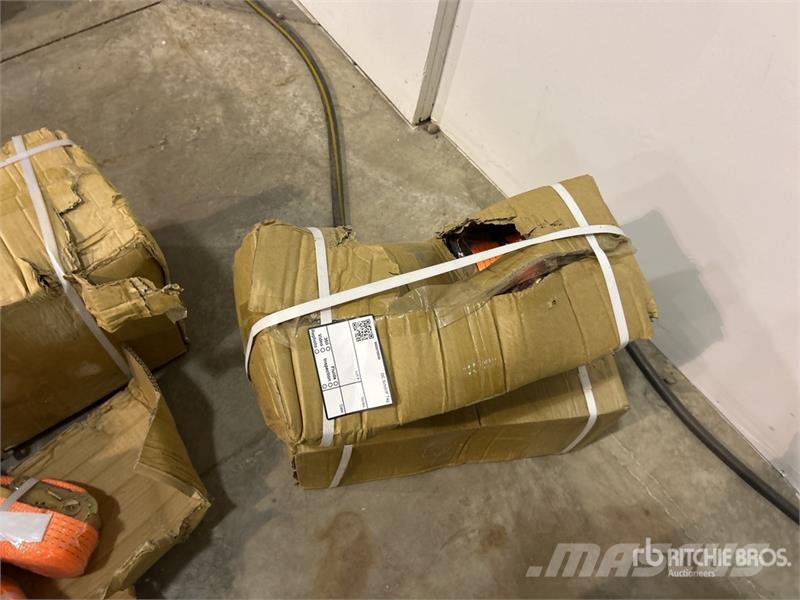  Quantity of (5) Boxes of  SKLP SK003 2 in x 27 ft  Otros componentes