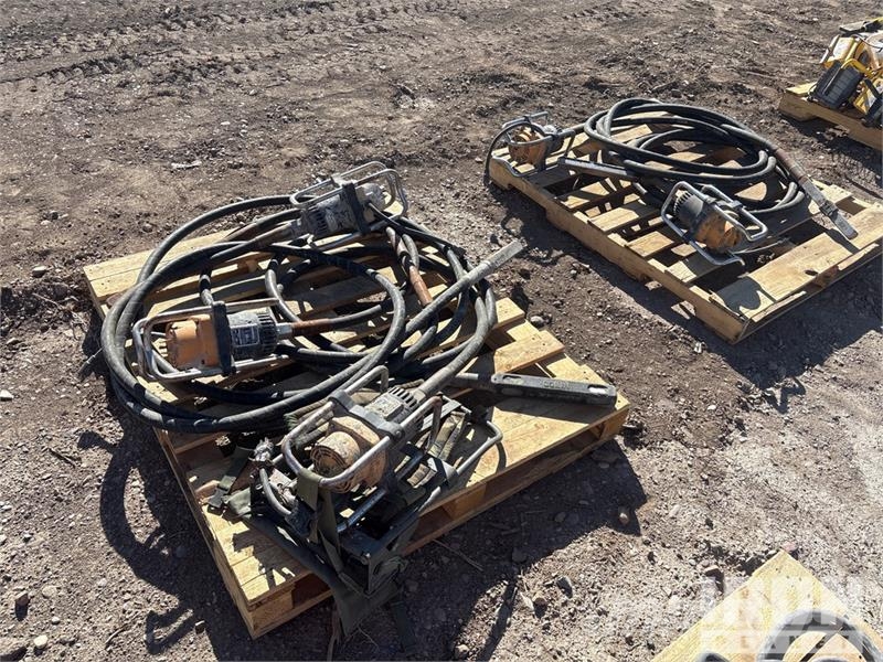 Quantity of (5) Electric Concrete Vibrator دكاكات أفقية