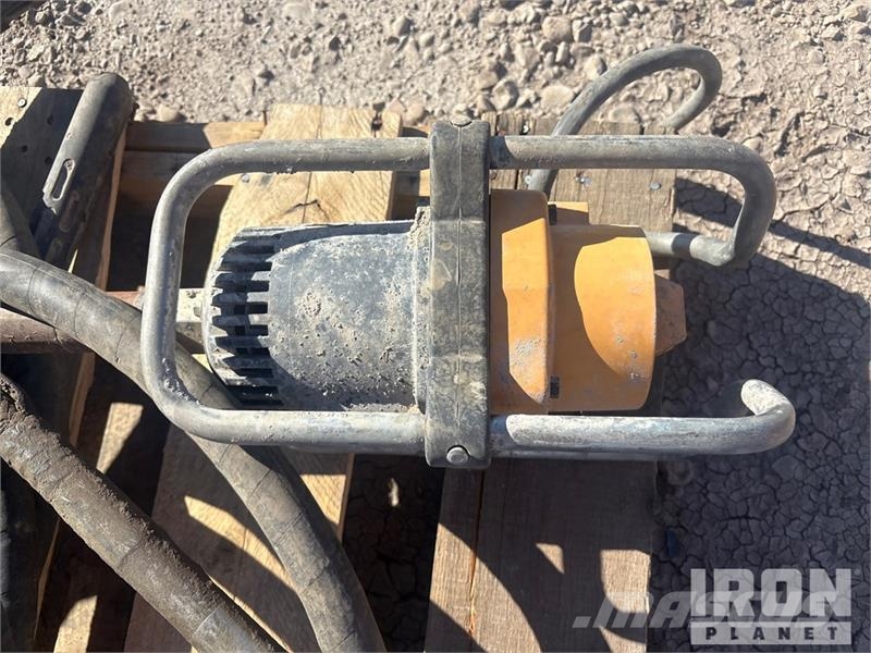 Quantity of (5) Electric Concrete Vibrator دكاكات أفقية