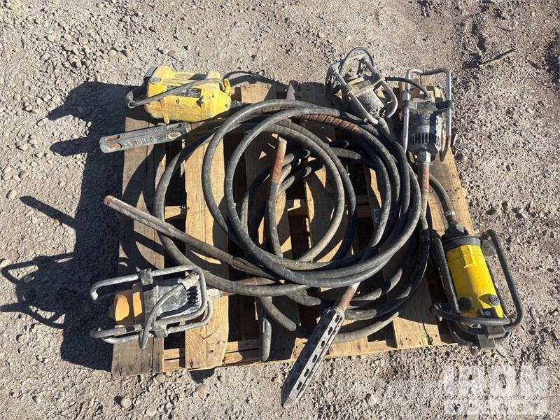 Quantity of (5) Electric Concrete Vibrator دكاكات أفقية