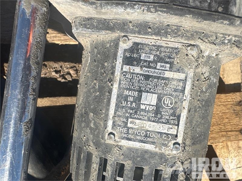 Quantity of (5) Electric Concrete Vibrator دكاكات أفقية