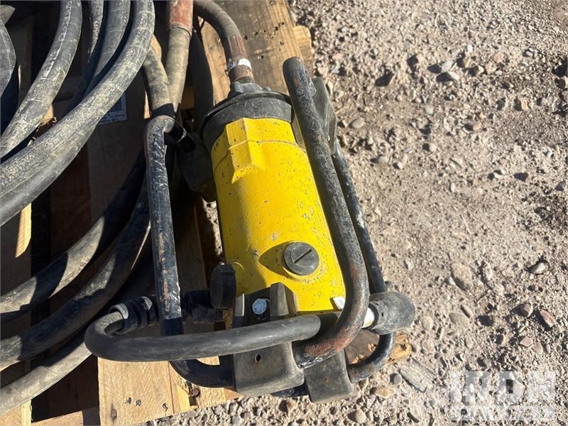 Quantity of (5) Electric Concrete Vibrator دكاكات أفقية