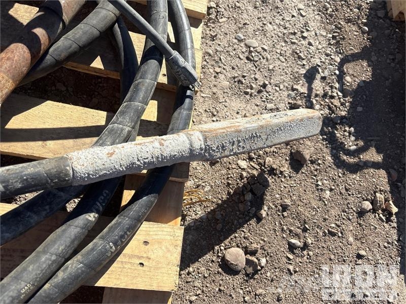 Quantity of (5) Electric Concrete Vibrator دكاكات أفقية