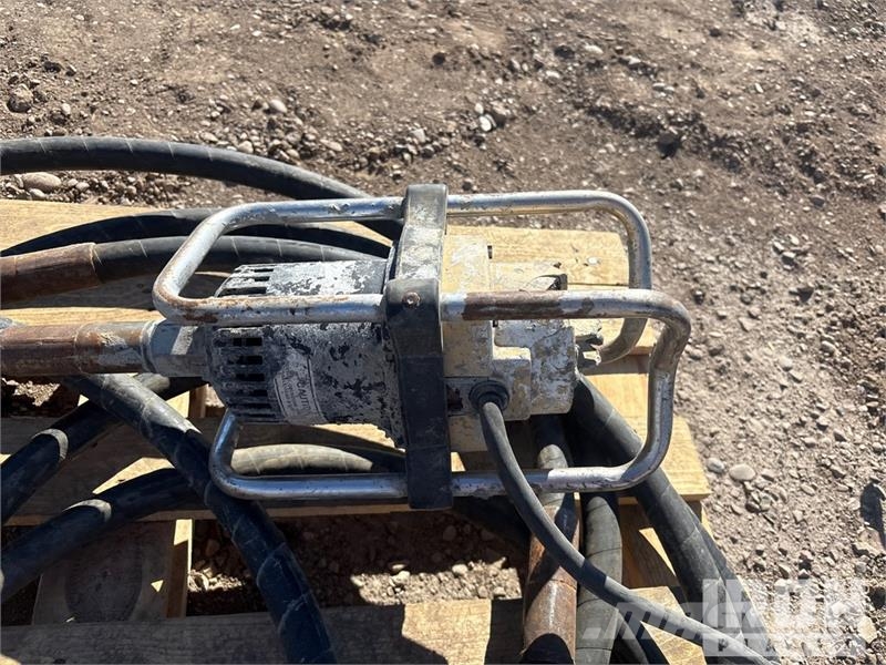 Quantity of (5) Electric Concrete Vibrator دكاكات أفقية