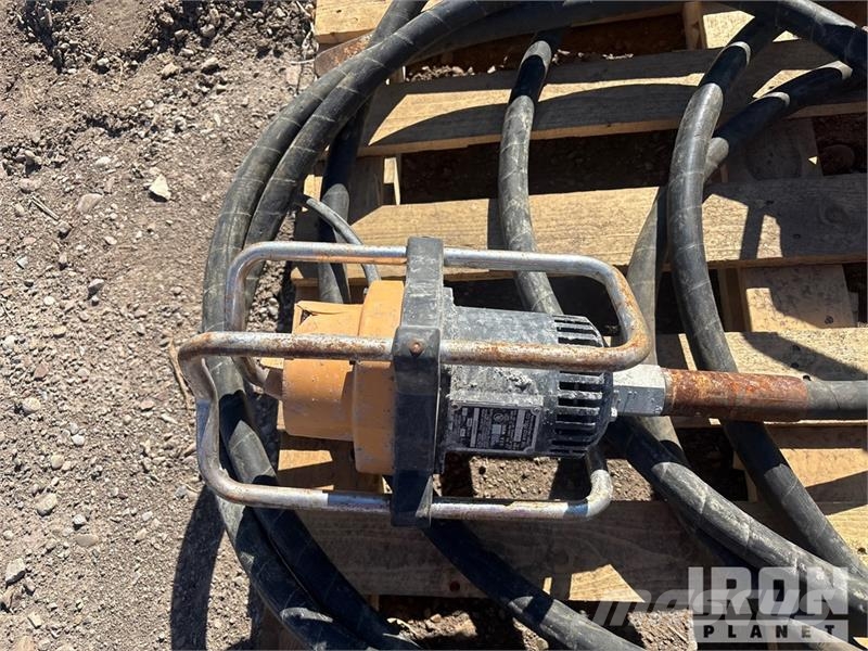 Quantity of (5) Electric Concrete Vibrator دكاكات أفقية