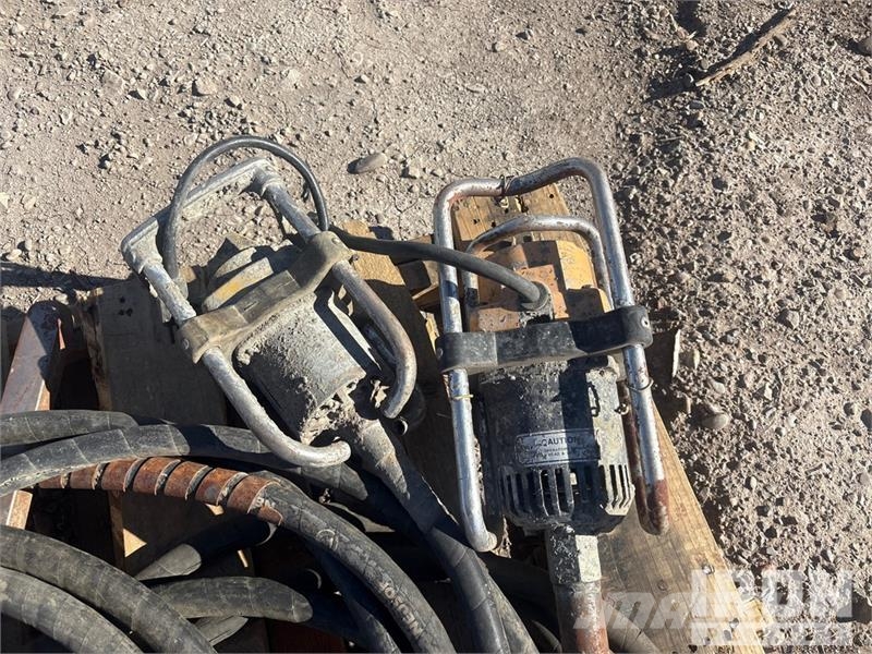 Quantity of (5) Electric Concrete Vibrator دكاكات أفقية