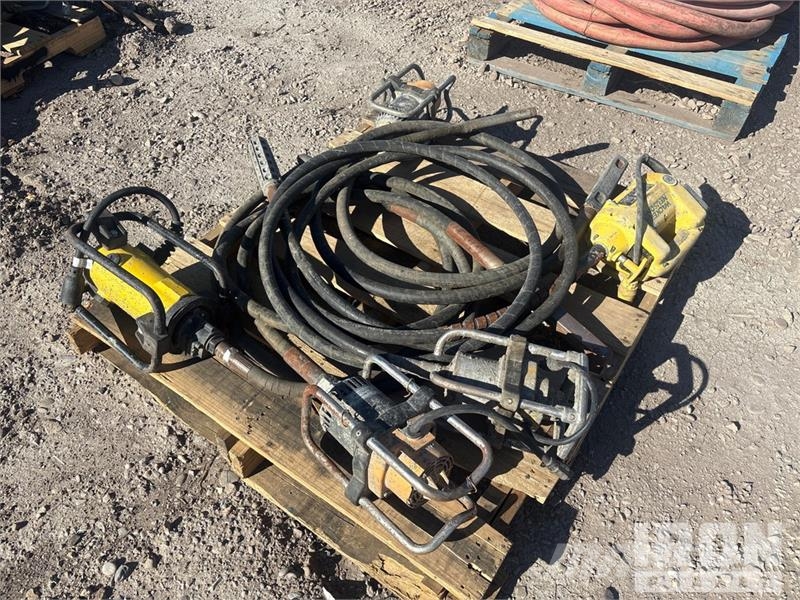 Quantity of (5) Electric Concrete Vibrator دكاكات أفقية