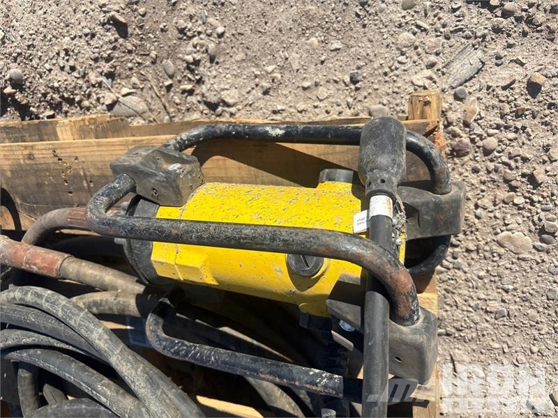 Quantity of (5) Electric Concrete Vibrator دكاكات أفقية