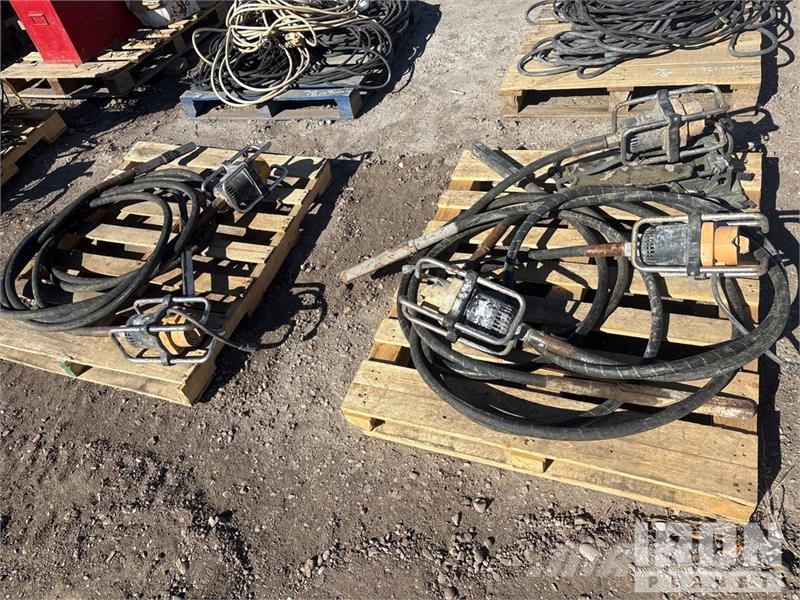 Quantity of (5) Electric Concrete Vibrator دكاكات أفقية