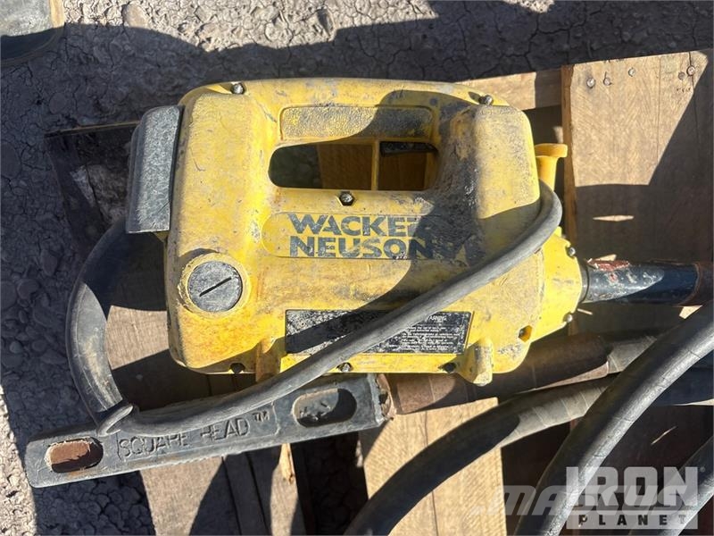 Quantity of (5) Electric Concrete Vibrator دكاكات أفقية