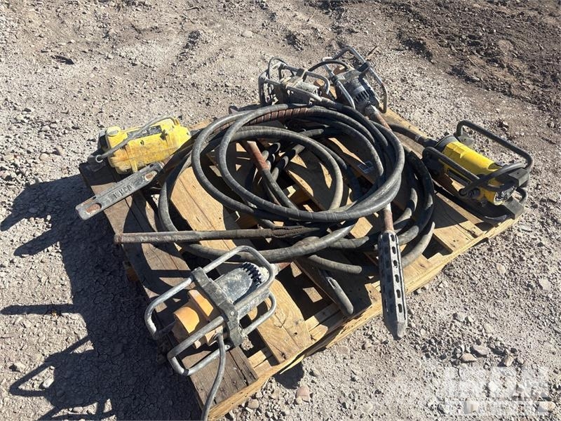 Quantity of (5) Electric Concrete Vibrator دكاكات أفقية