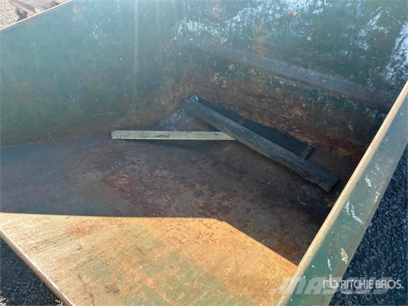 Quantity of 5 ft 4 in 2 cyd Self-Dumping Hopper Silosi i levci
