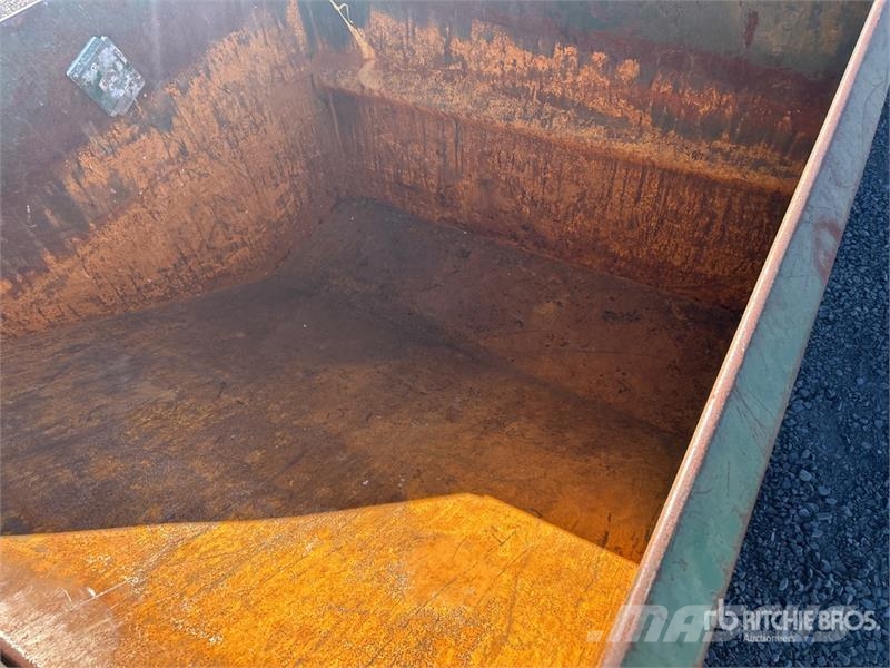 Quantity of 5 ft 4 in 2 cyd Self-Dumping Hopper Silosi i levci