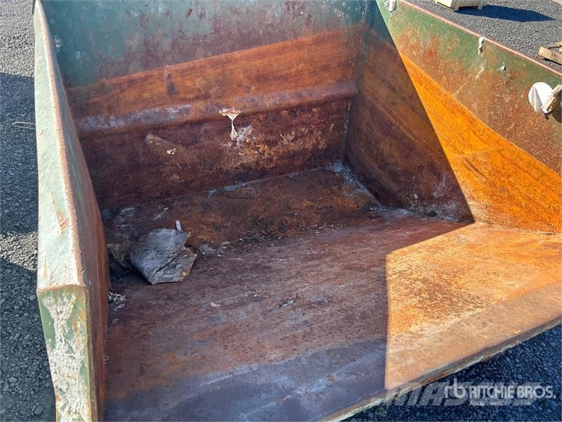 Quantity of 5 ft 4 in 2 cyd Self-Dumping Hopper Silosi i levci