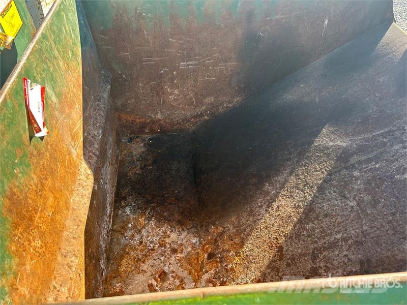 Quantity of 5 ft 4 in 2 cyd Self-Dumping Hopper Silosi i levci