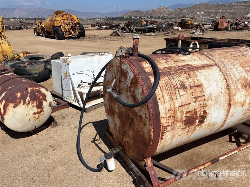 Quantity of (5) Skid Mounted Fuel Tank Kraftstoff- und Zusatzstoffbehälter