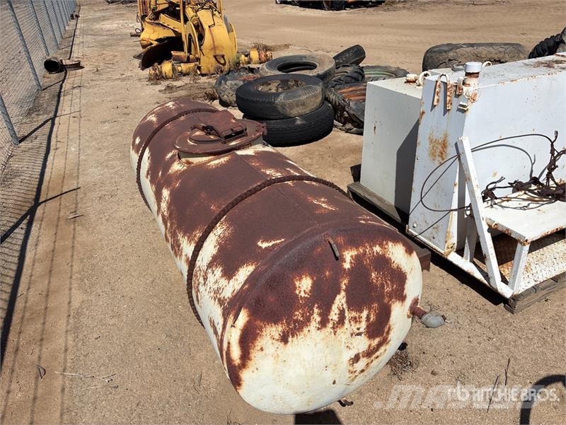 Quantity of (5) Skid Mounted Fuel Tank Kraftstoff- und Zusatzstoffbehälter