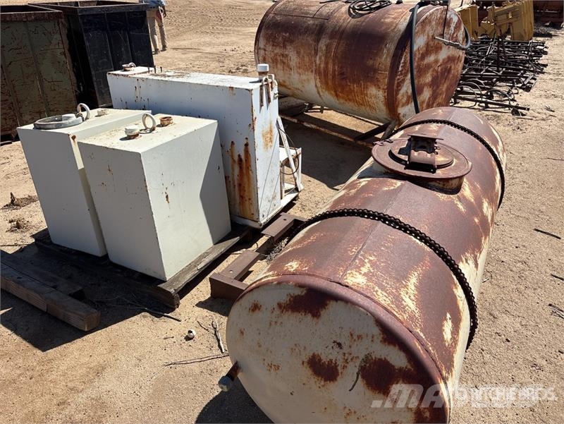 Quantity of (5) Skid Mounted Fuel Tank Kraftstoff- und Zusatzstoffbehälter