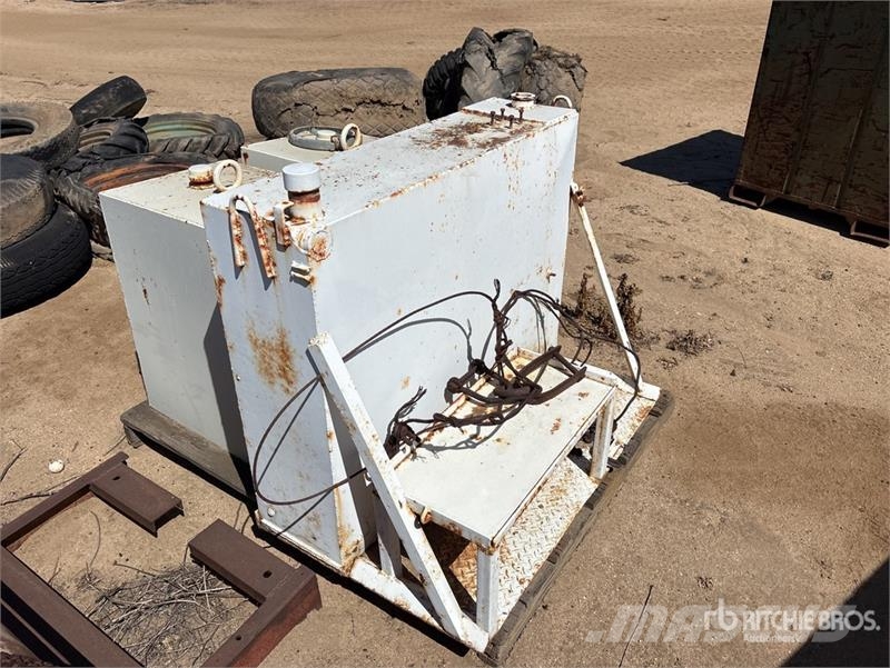 Quantity of (5) Skid Mounted Fuel Tank Kraftstoff- und Zusatzstoffbehälter
