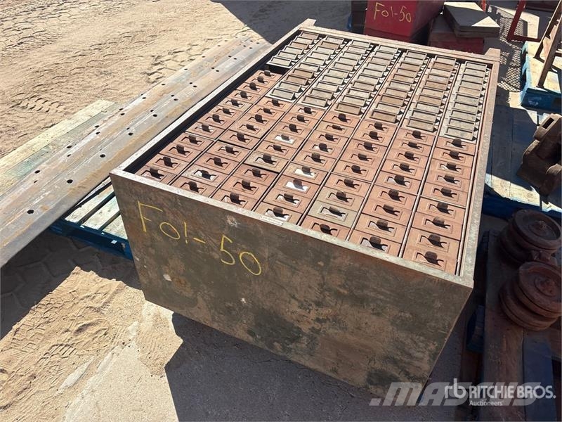  Quantity of (5) Tool Box Otros