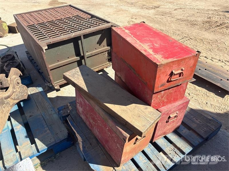  Quantity of (5) Tool Box Otros