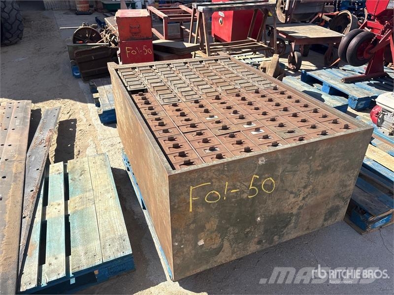  Quantity of (5) Tool Box Otros