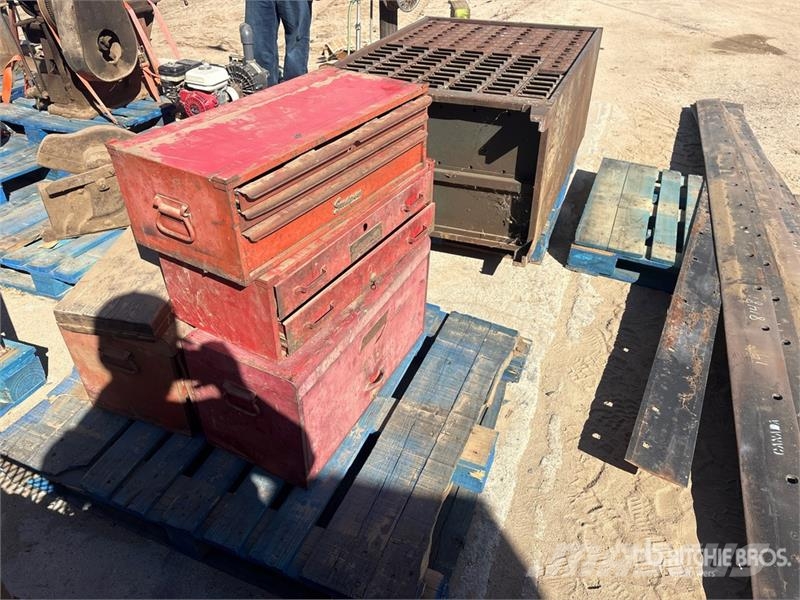  Quantity of (5) Tool Box Otros