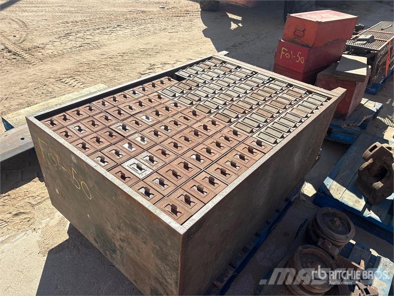  Quantity of (5) Tool Box Otros