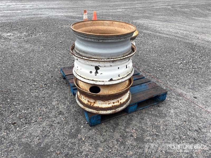Quantity of (5) Wheels 輪胎、車輪和輪圈