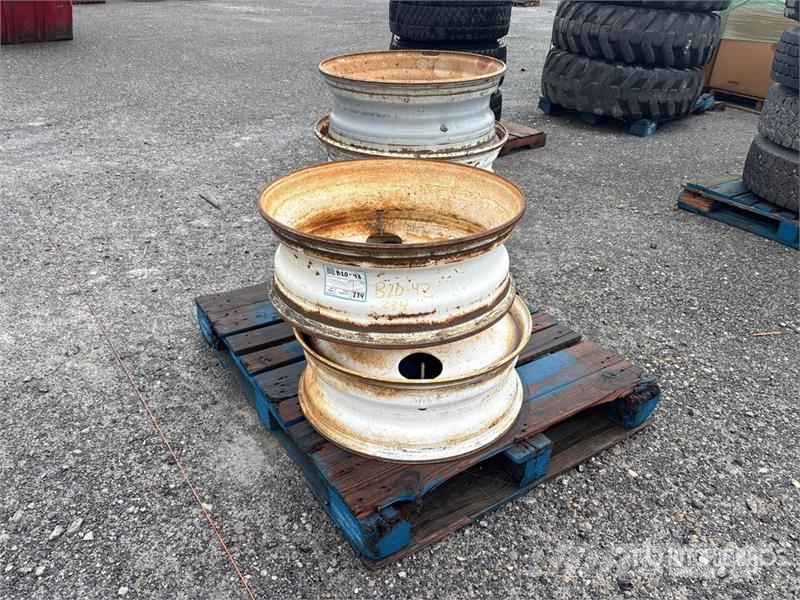 Quantity of (5) Wheels 輪胎、車輪和輪圈
