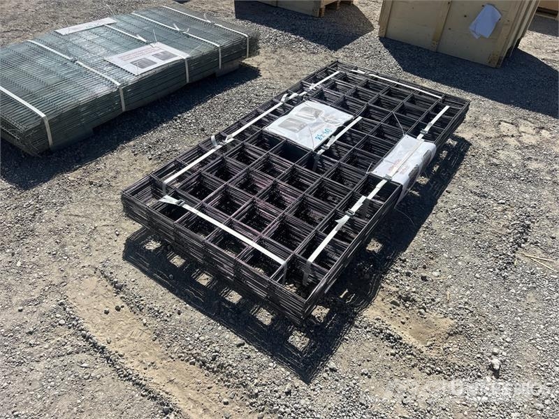 Quantity of (50) 36 in x 72 in Metal Steel Wire Me Drugi deli