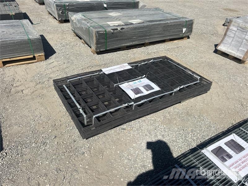 Quantity of (50) 36 in x 72 in Metal Steel Wire Me Drugi deli