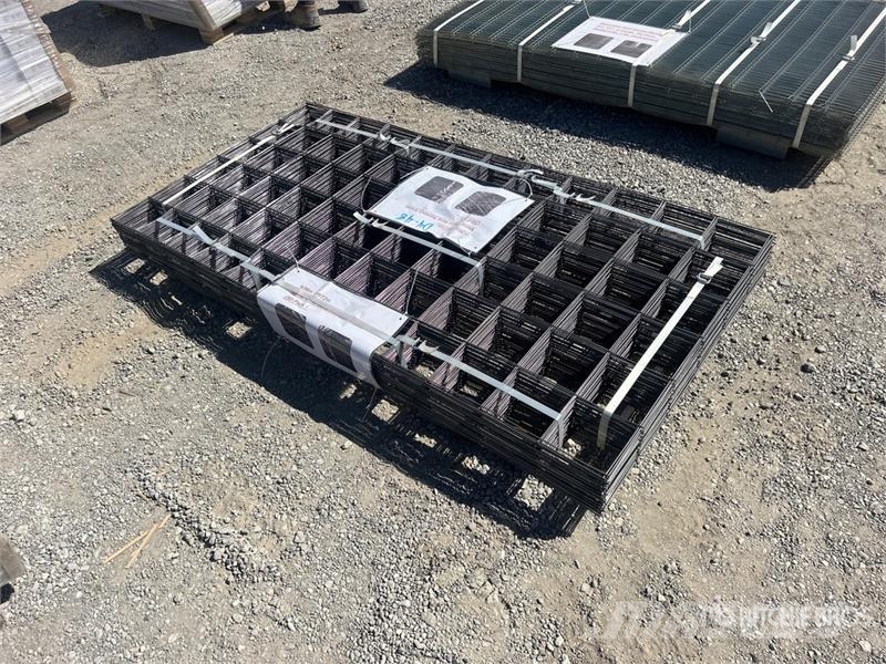 Quantity of (50) 36 in x 72 in Metal Steel Wire Me Drugi deli