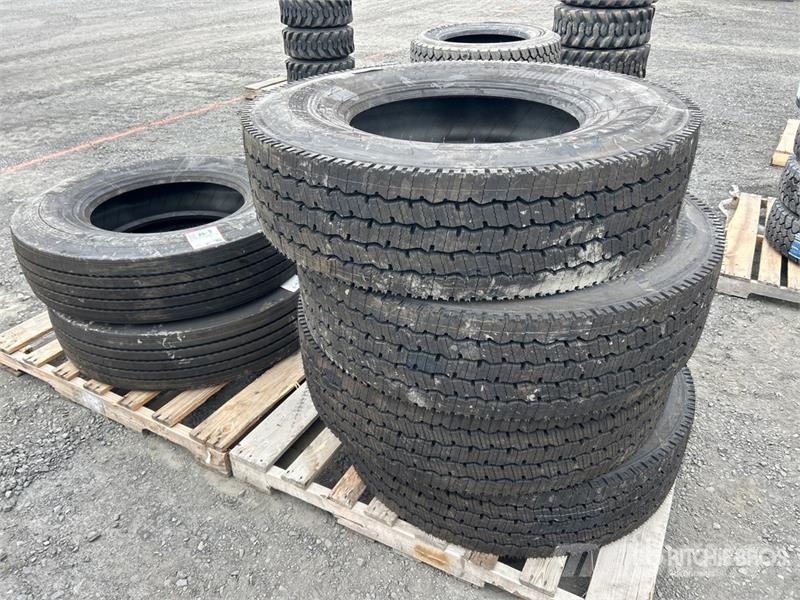 Quantity of (6) 11R22.5 Tires Tyres, wheels and rims
