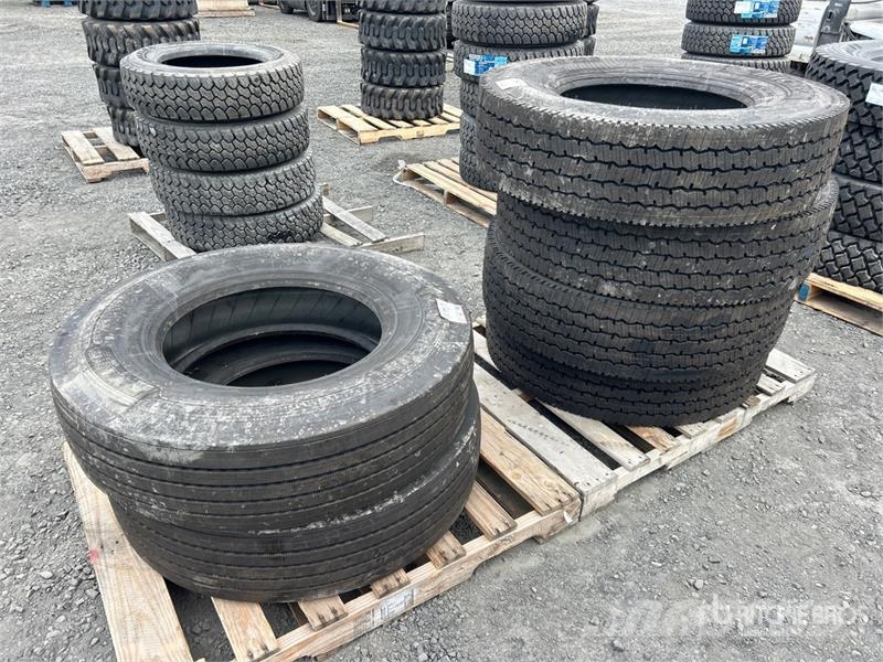 Quantity of (6) 11R22.5 Tires Tyres, wheels and rims