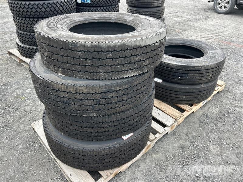 Quantity of (6) 11R22.5 Tires Tyres, wheels and rims