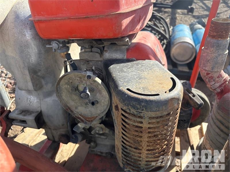 Quantity of (6) 3 submersible pumps, 3 mud pumps 폐기물 펌프