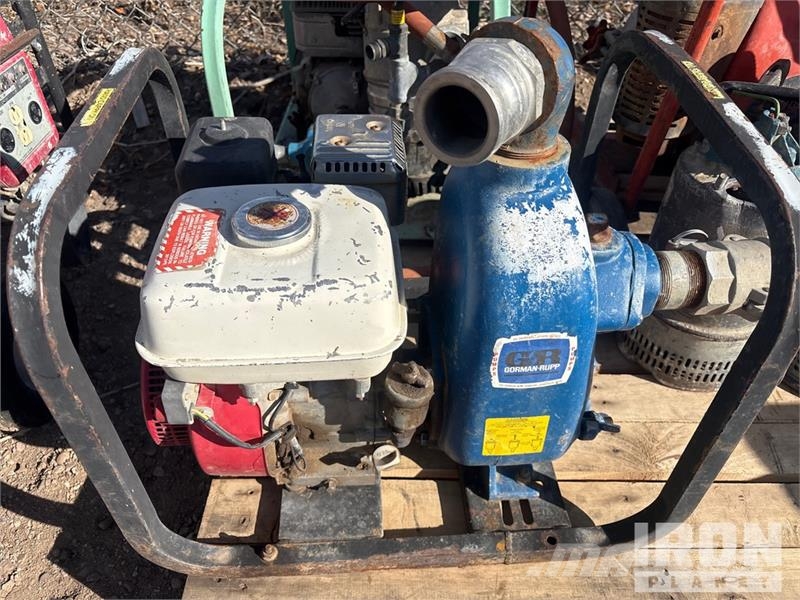 Quantity of (6) 3 submersible pumps, 3 mud pumps 폐기물 펌프